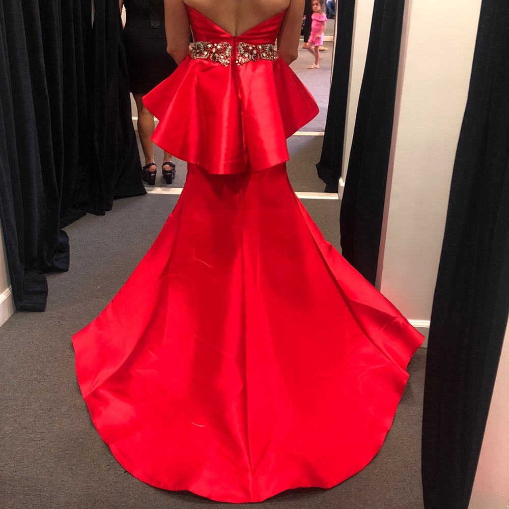 Red MacDuggal dress *size 6 *like brand new